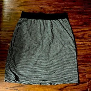 Item-skirt.  brand-American eagle outfitters.  Colour-grey and black